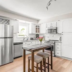 Spotless 4br Near Clt Uptown, Fast Wi-fi Apartment